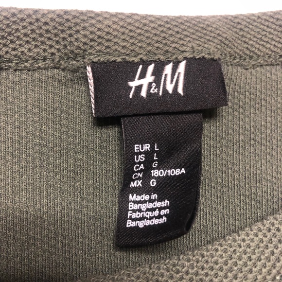 H&M PRINTED T SIZE LARGE - Picture 3 of 3